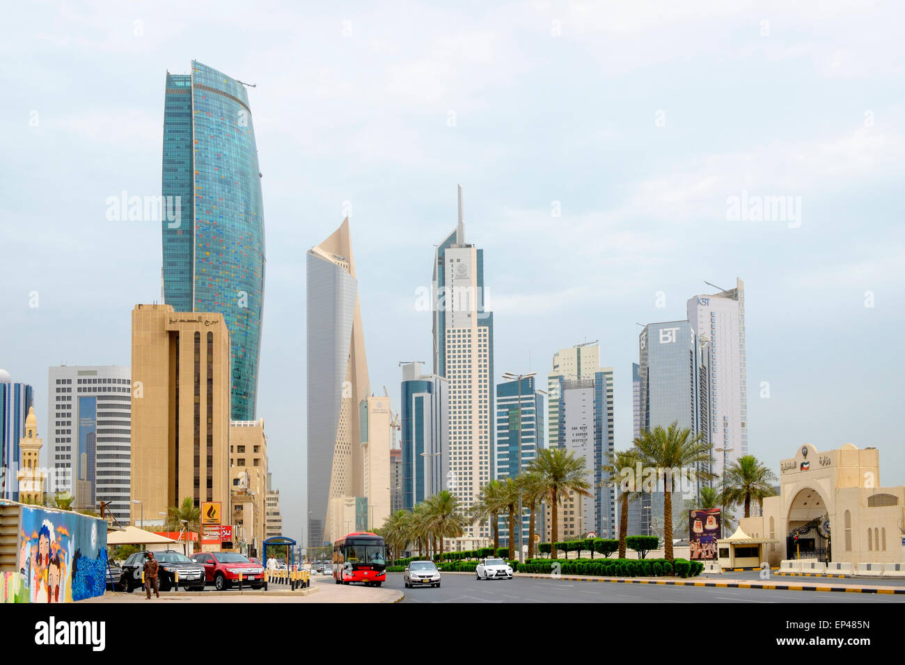 Moderne Wolkenkratzer im Central Business District (CBD) von Kuwait-Stadt, Kuwait. Stockfoto
