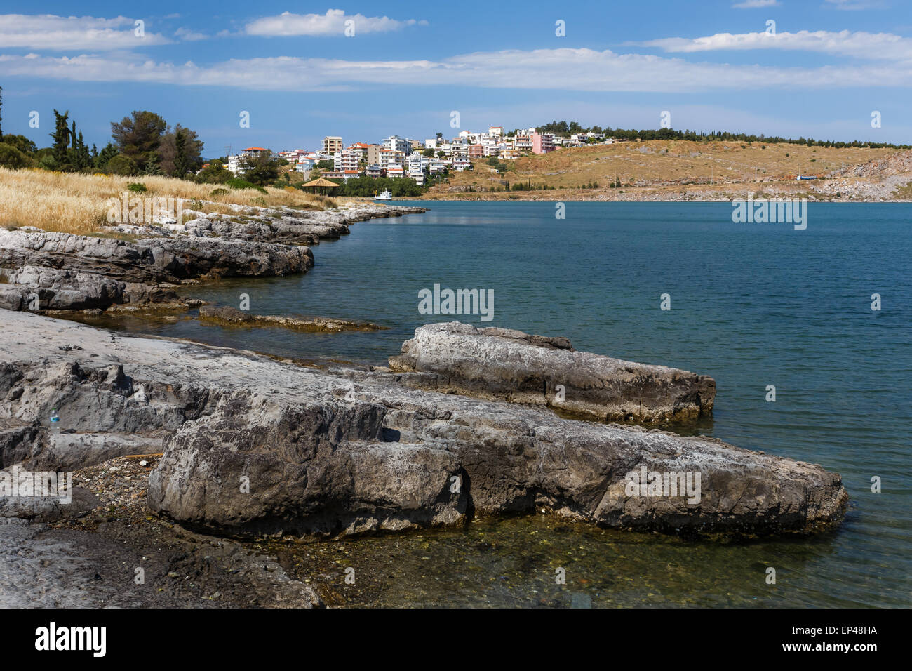 Der Stadt Chalkida, Euböa, Griechenland vor blauem Himmel.  Chalkida befindet sich auf der Insel Euböa und dem griechischen Festland verbunden ist Stockfoto