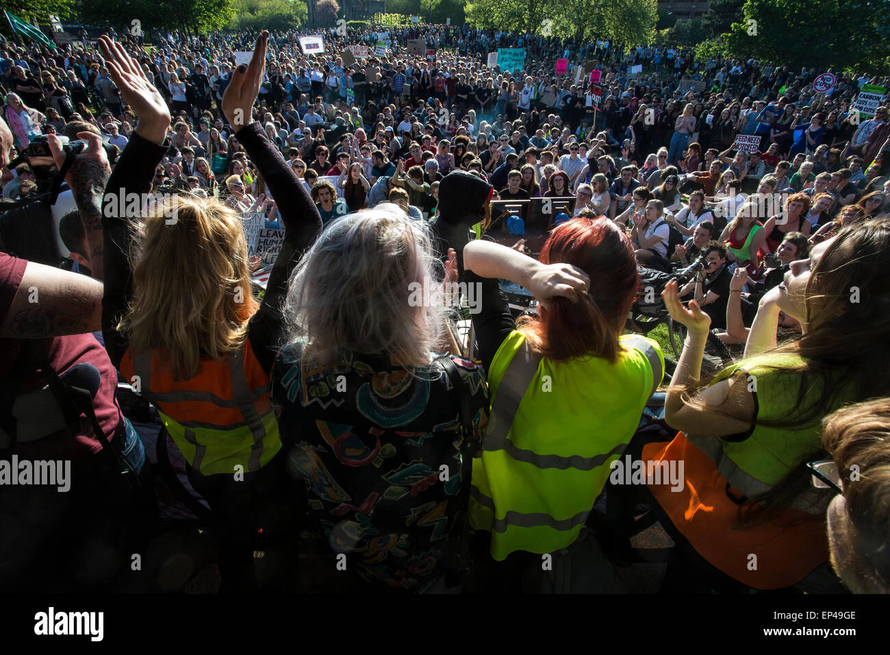 13. Mai 2015. Tausende versammeln sich in Bristol, UK, gegen die neu gewählte konservative Regierung zu protestieren. Stockfoto