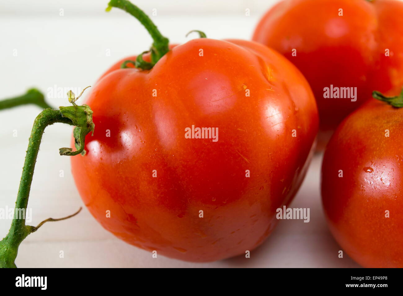 Reihe von kürzlich gewaschenen Tomaten hautnah Stockfoto