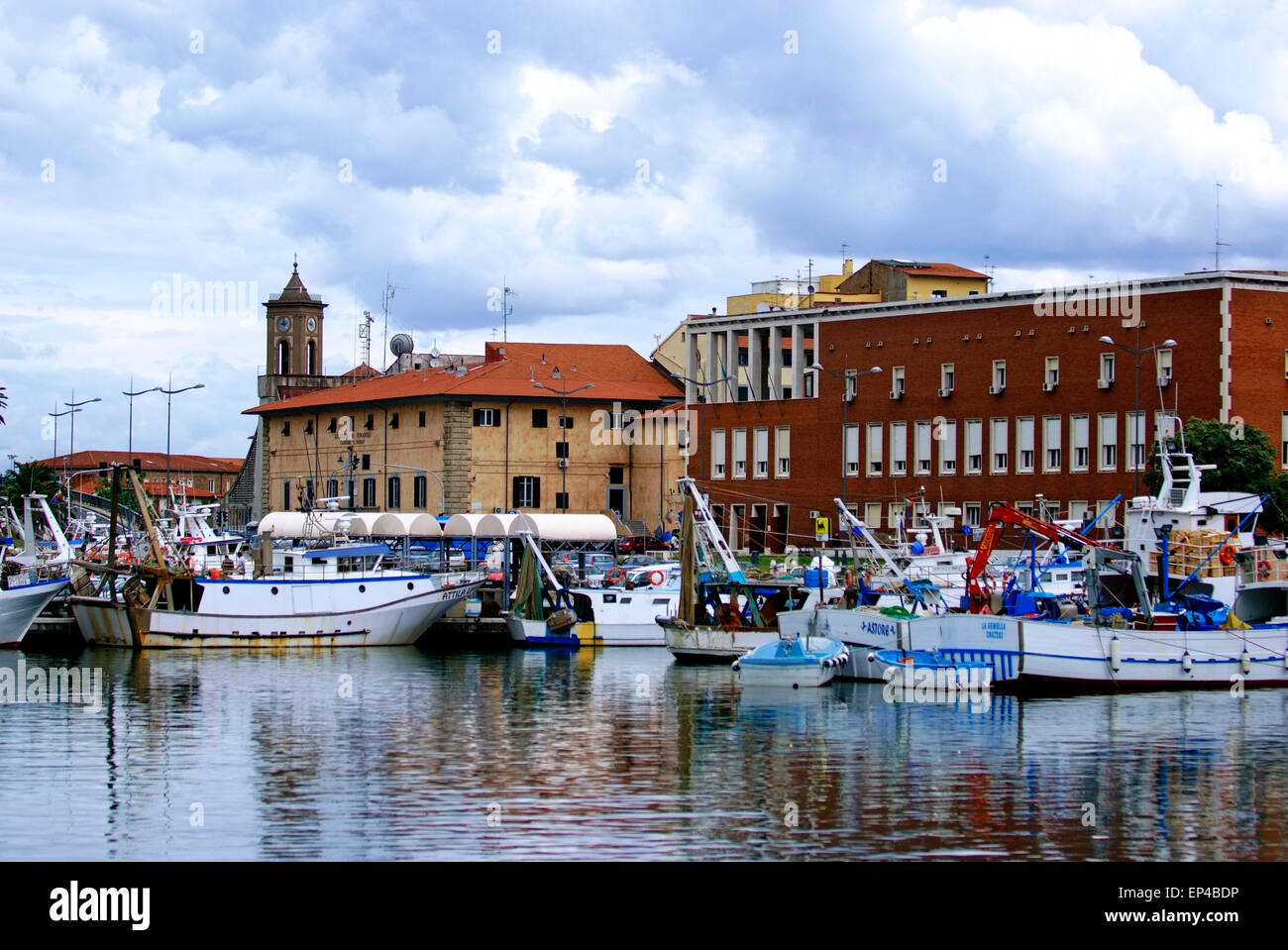 Malerische Aussicht auf Booten im Stadt-Kanal in Livorno, Italien Stockfoto