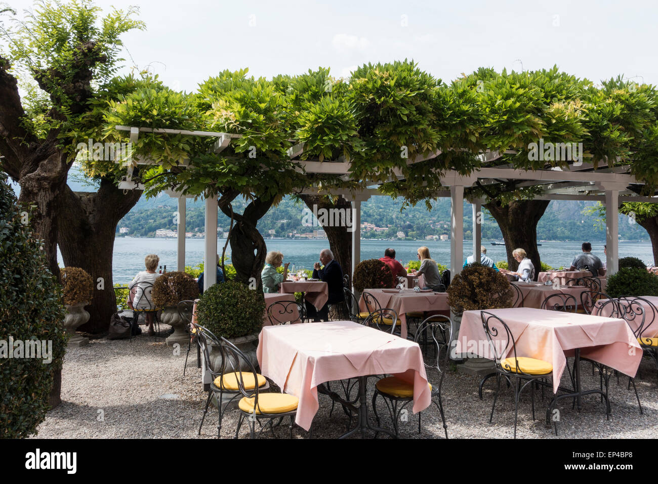 Restaurant im Freien in Bellagio Comer see Lombardei Italien Stockfoto