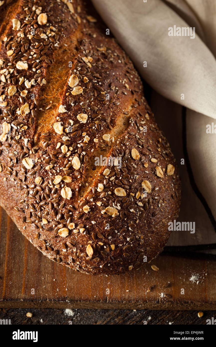 Hausgemachte Bio Vollkorn Brot fertig zum Verzehr Stockfoto