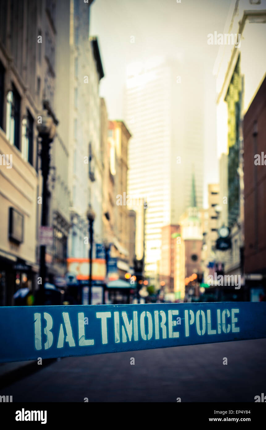 Retro-Stil Foto einer Polizei-Riot-Barriere In Baltimore Stockfoto