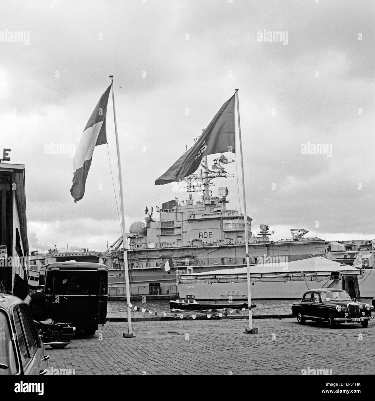 Eine der Überseebrücke Im Hafen in Hamburg, Deutschland, 1960er Jahre. Übersee-Brücke im Hamburger Hafen, Deutschland der 1960er Jahre. Stockfoto