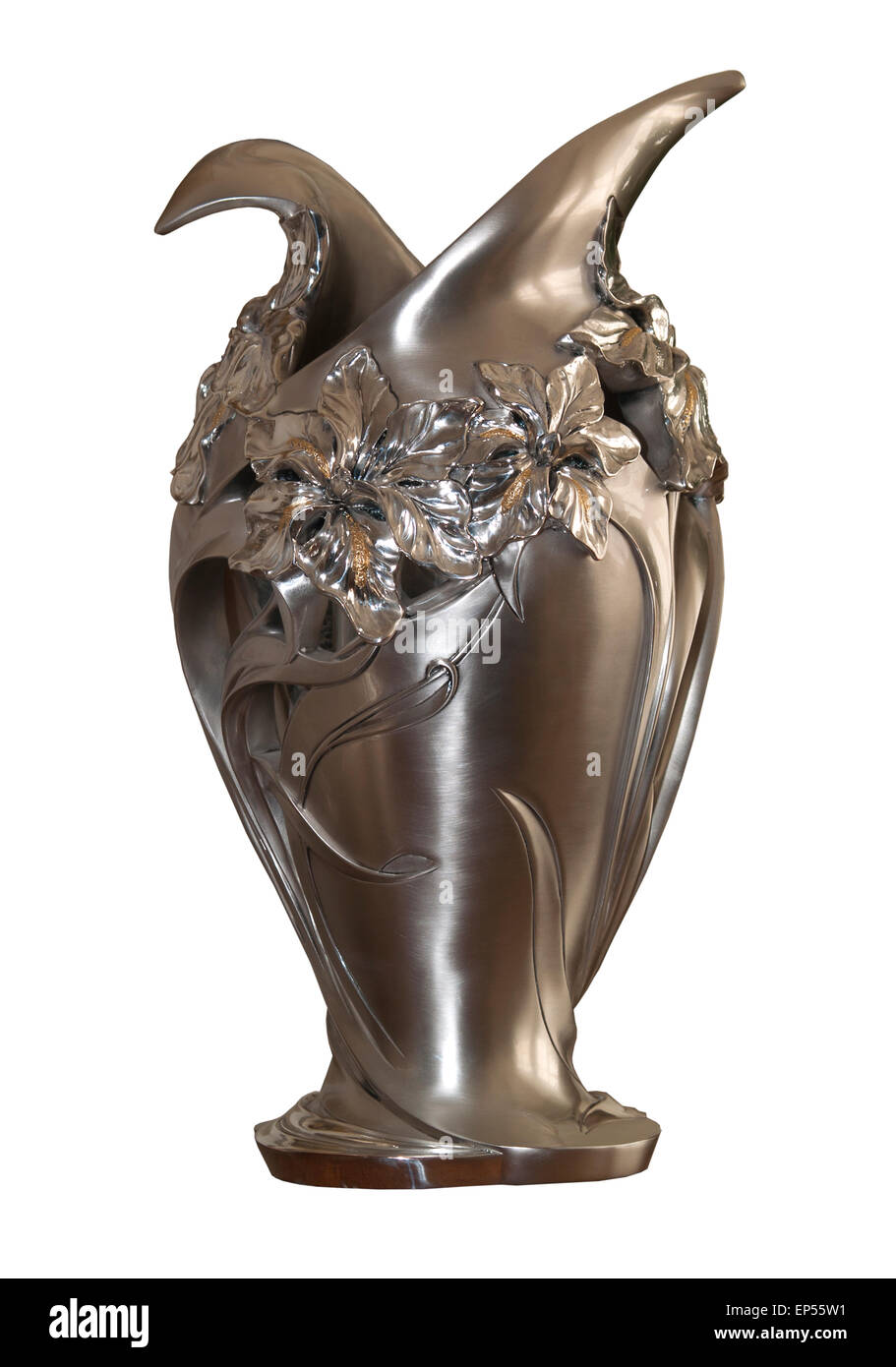 Dekorative Vase aus Metall im Jugendstil style.the Hintergrund ist weiß. Stockfoto