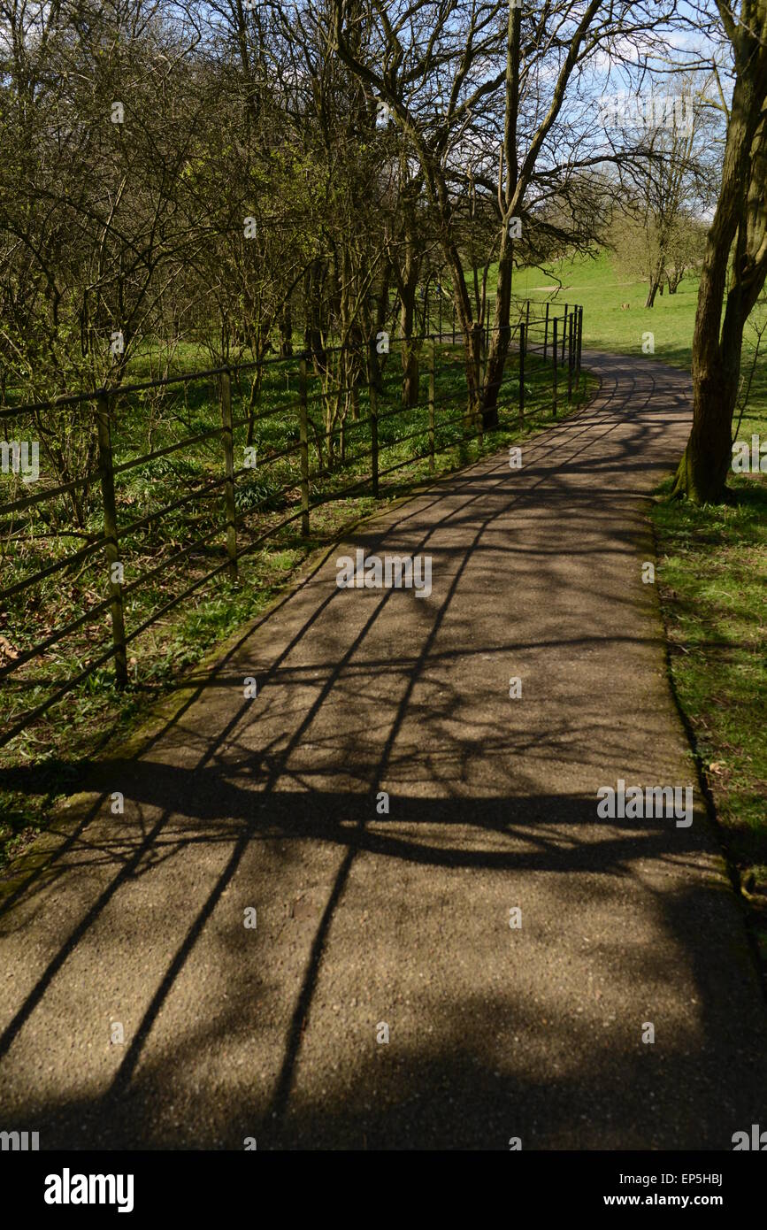 Ein Blick auf den Weg nähert sich Fountains Abbey Stockfoto