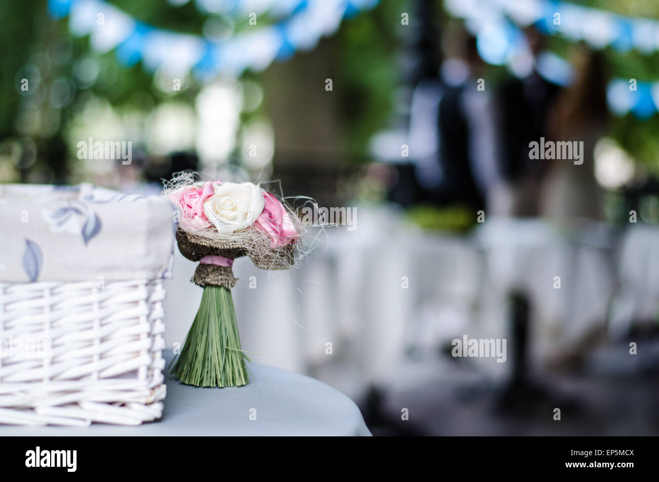 Eine Braut Strauß auf einem Tisch Stockfoto