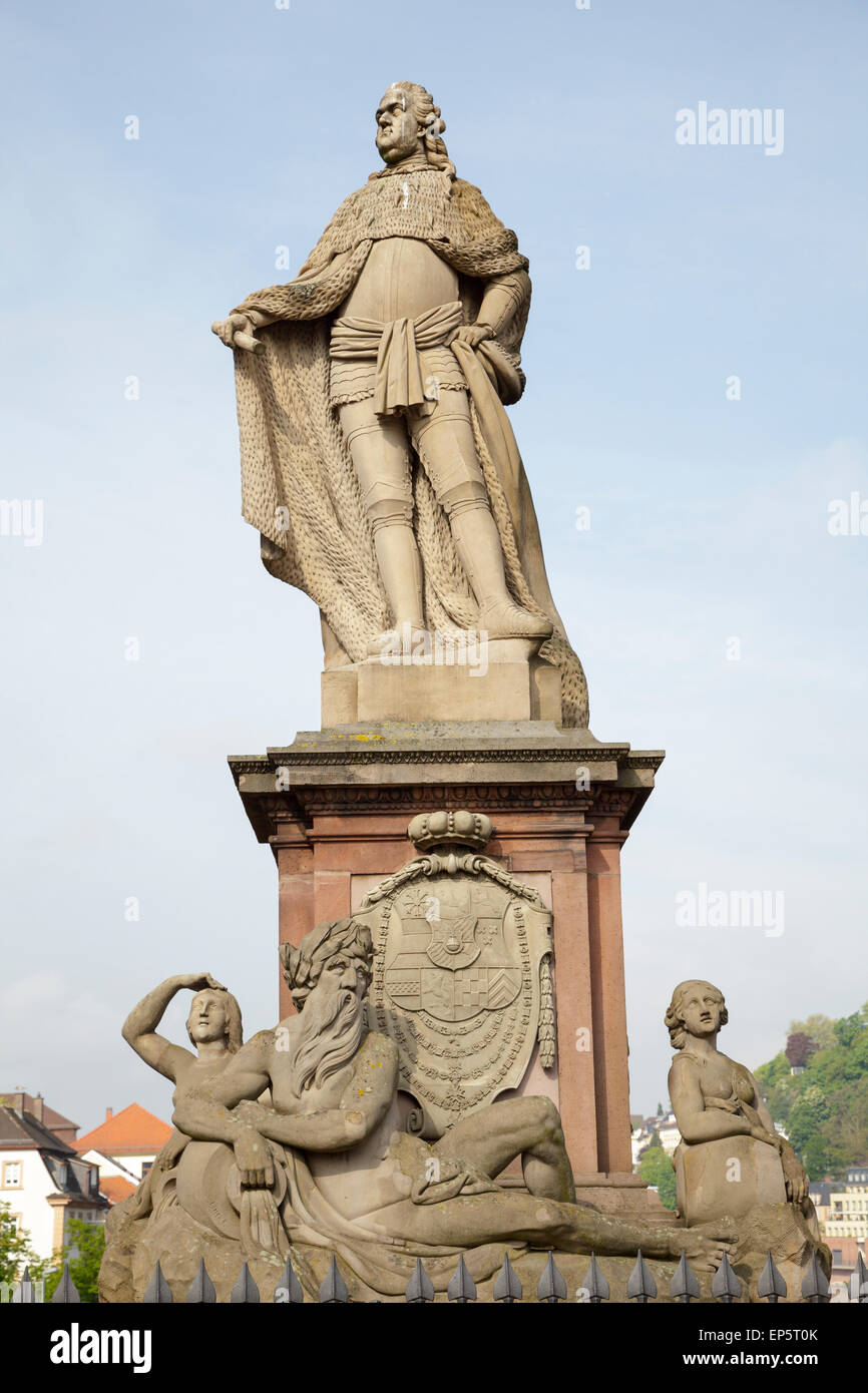 Denkmal für Prinz Elector Carl Theodor Konrad Linck über die Alte Brücke, Heidelberg, Baden-Württemberg, Deutschland Stockfoto