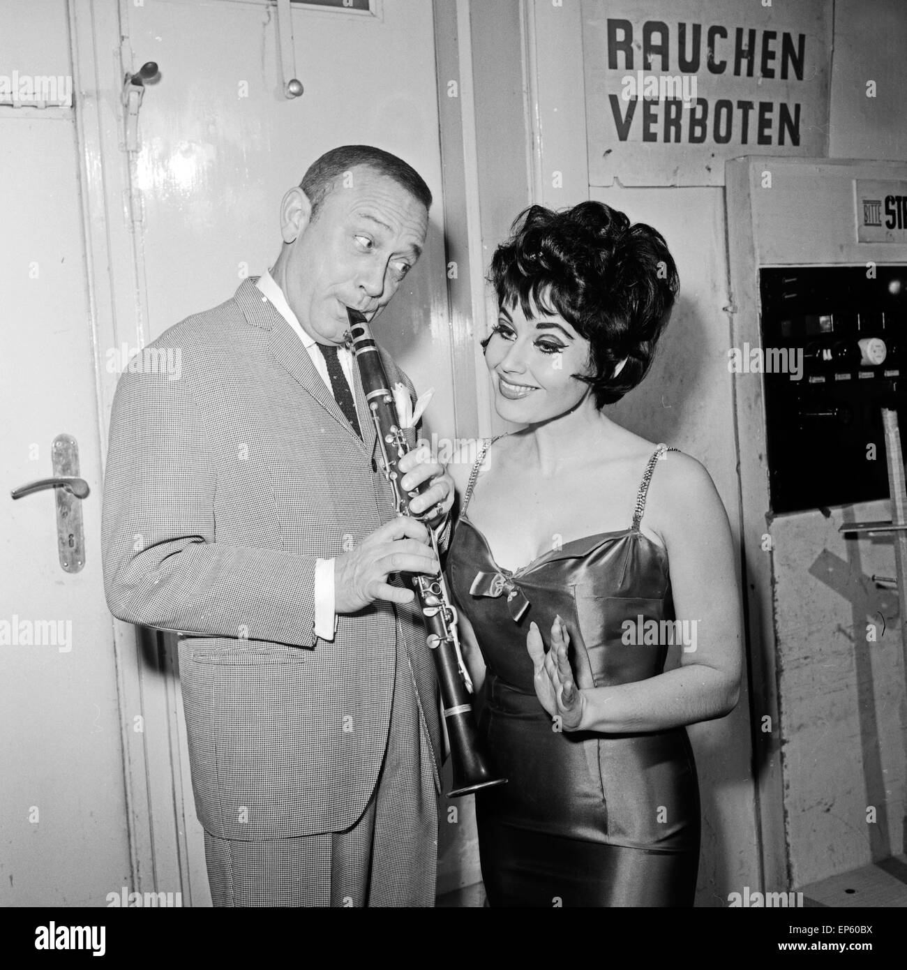 Norwegische Fictitious character und Sängerin Liv Wilse mit Arve Opsahl (?) in Hamburg, Deutschland 1960er Jahre. Norwegische actres Stockfoto