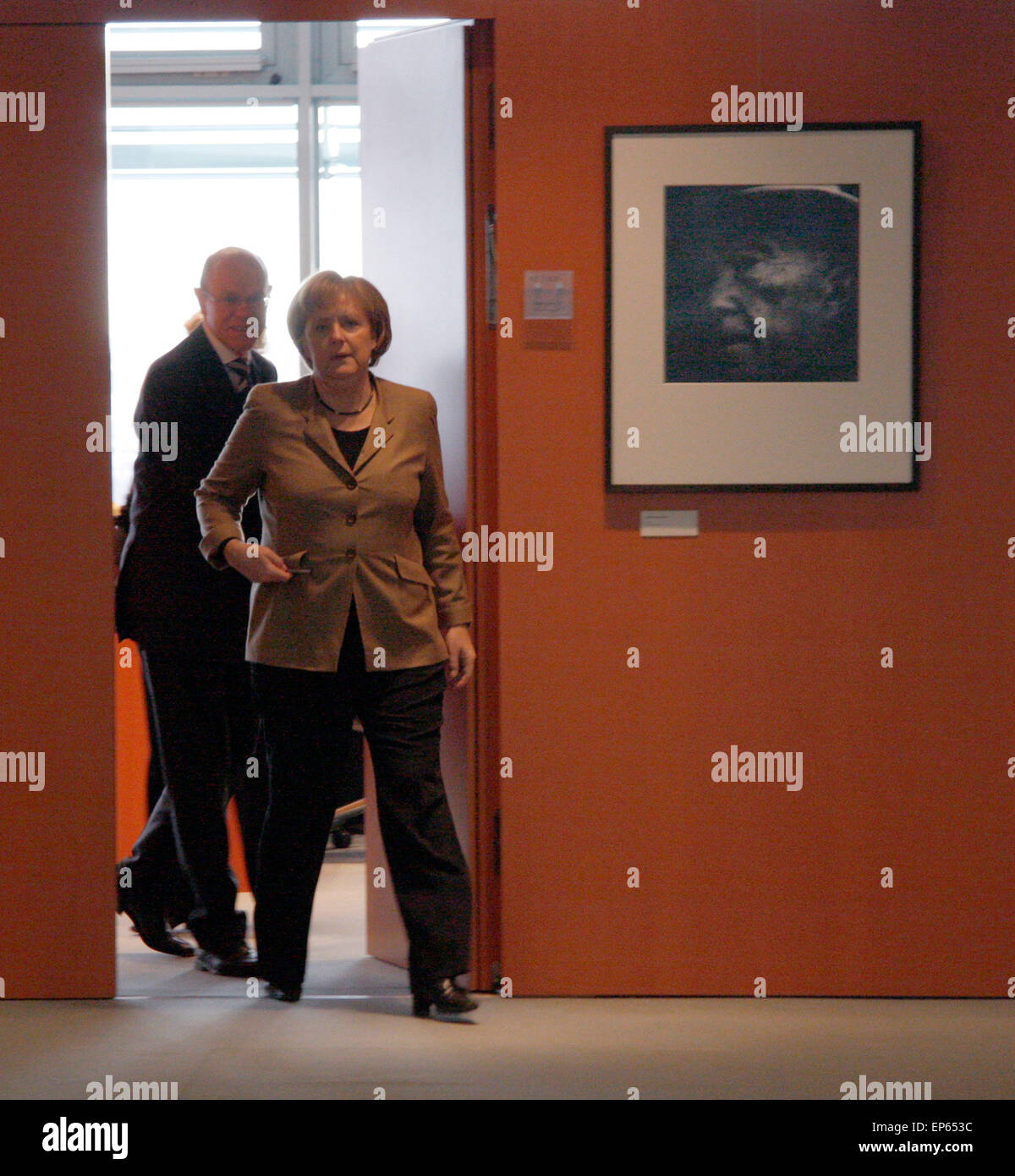 Angela Merkel (Rechts Neben Ihr Das Porträt Ihres Amtsvorgaengers, Konrad Adenauer) - Treffen der Bundeskanzlerin Mit Vertretern von Nichtregierungsorganisationen (NRO), 16. Januar 2008, Bundeskanzleramt, Berlin-Tiergarten. Stockfoto