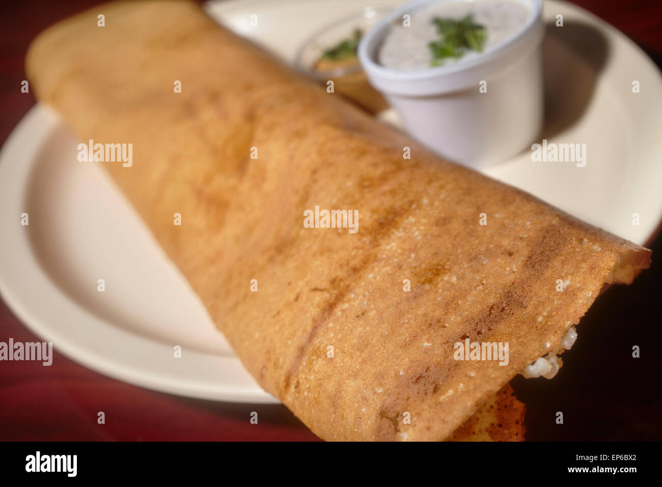 Zwiebel Chili Masala Dosa, eine klassische indische Straße Nahrung Stockfoto