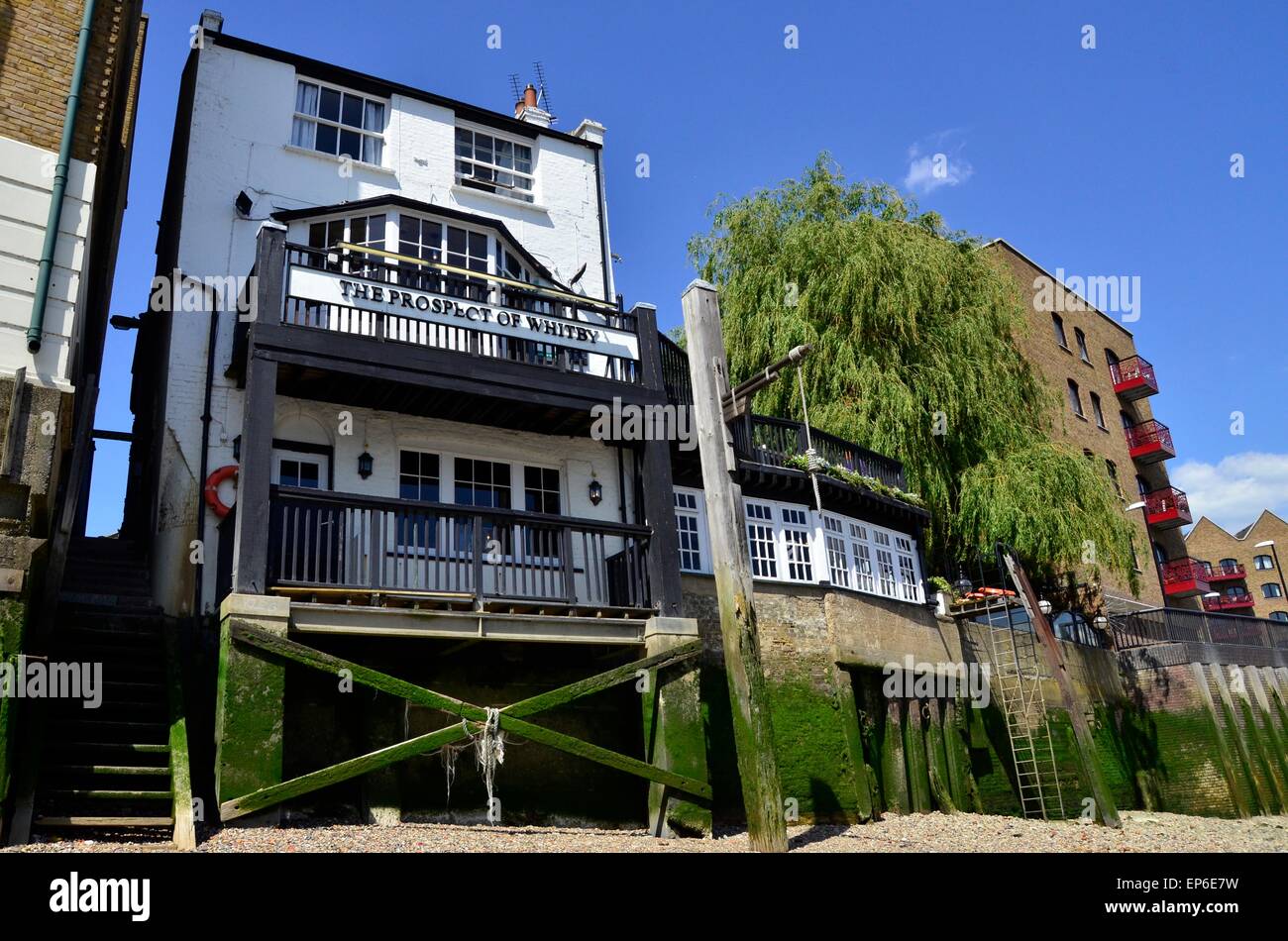 Die Aussicht auf Whitby Pub, ca. 1520, Wapping Wand, Wapping, London, England, UK Stockfoto