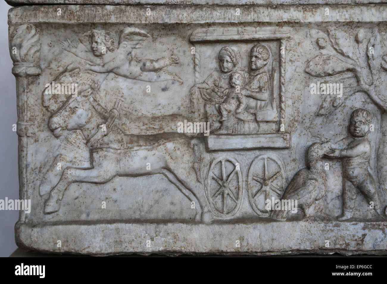 Sarkophag mit Reise des Verstorbenen durch das Jenseits. Marmor. Anfang 2. Jh. n. Chr.. Roman. Römische Nationalmuseum. Stockfoto