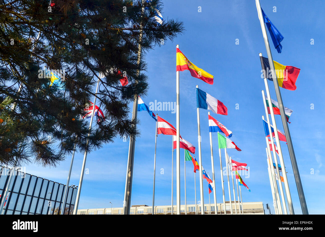 Spanien, Rumänien, Frankreich... Flaggen der Länder der Europäischen Union an der Europäischen Kommission, Europaviertel, Luxemburg Stockfoto