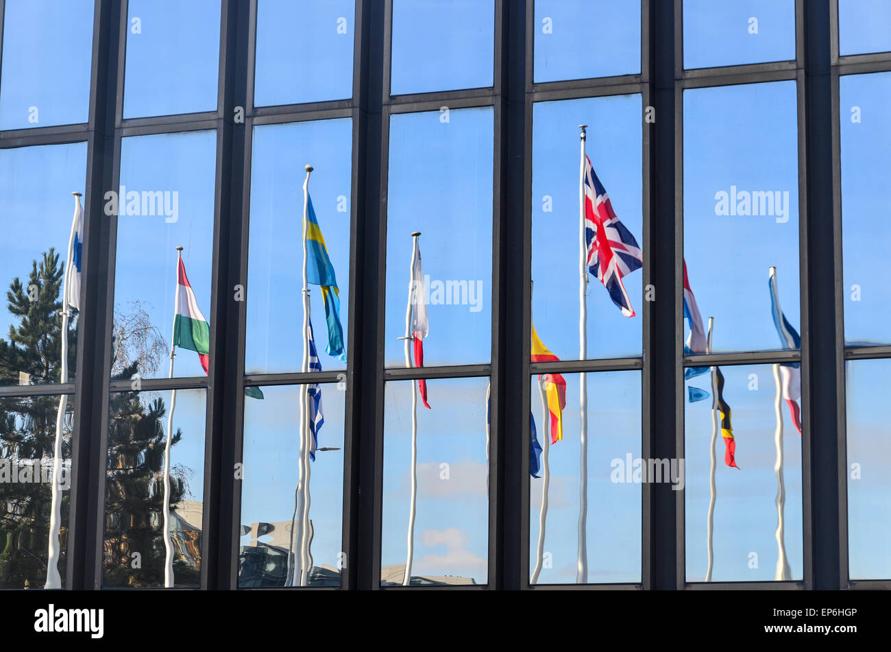 Union Jack und Flaggen der Länder der Europäischen Union an der Europäischen Kommission, Europaviertel, Luxemburg Stockfoto