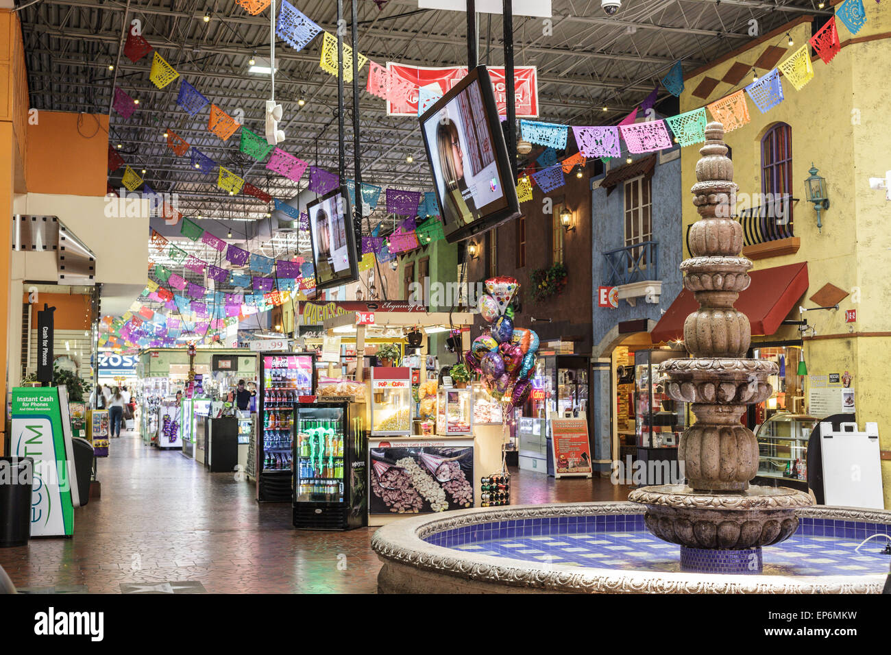 Plaza Fiesta ist spezialisiert auf lateinische Klientel, Buford Road, Atlanta, Georgia Stockfoto