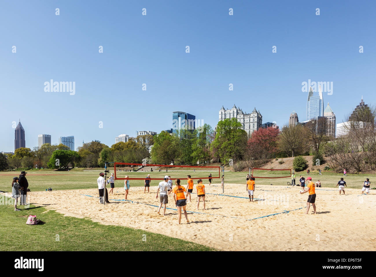 Volleyball Spiel, Samstag Morgen, Piedmont Park, Atlanta, Georgia, USA Stockfoto