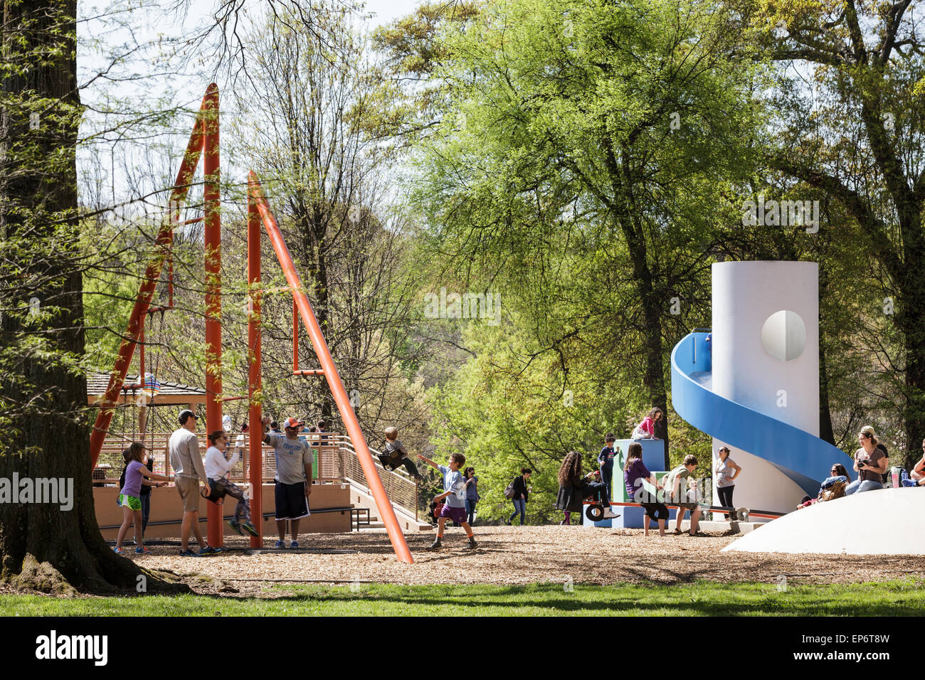Familien häufig Noguchi Tennispl, Piedmont Park, Atlanta, Georgia, USA Stockfoto