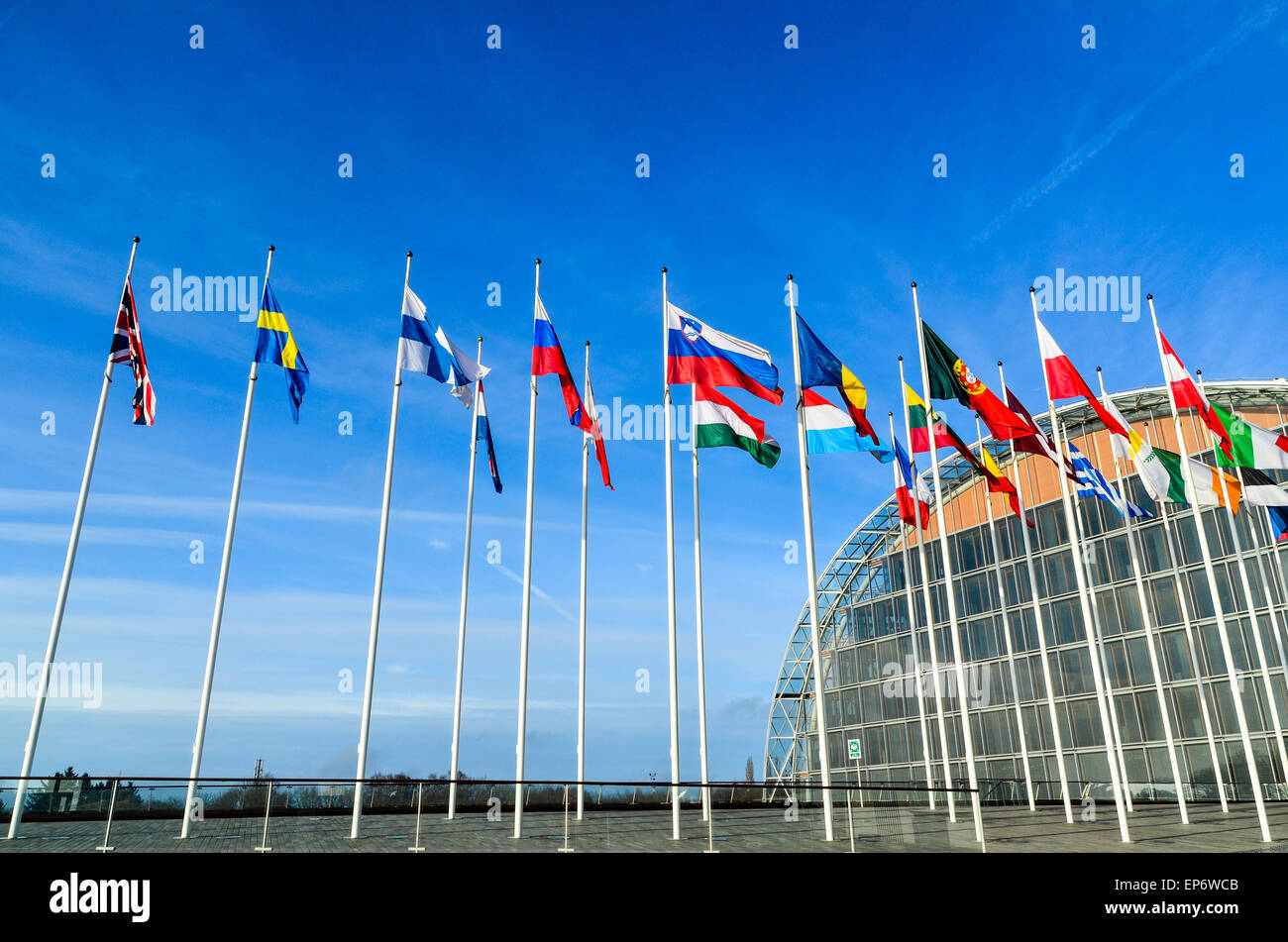 Flaggen der Länder der Europäischen Union an der Europäischen Investitionsbank, Europaviertel, Luxemburg Stockfoto