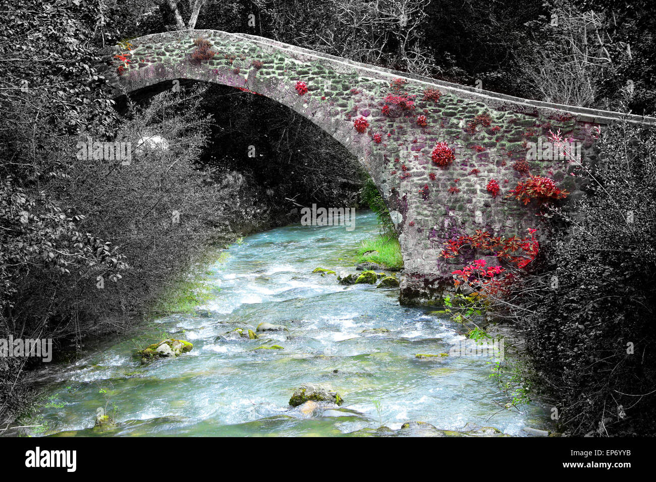 Brücke sehr kleinen mittelalterlichen italienischen Dorf weit in Bergen Stockfoto