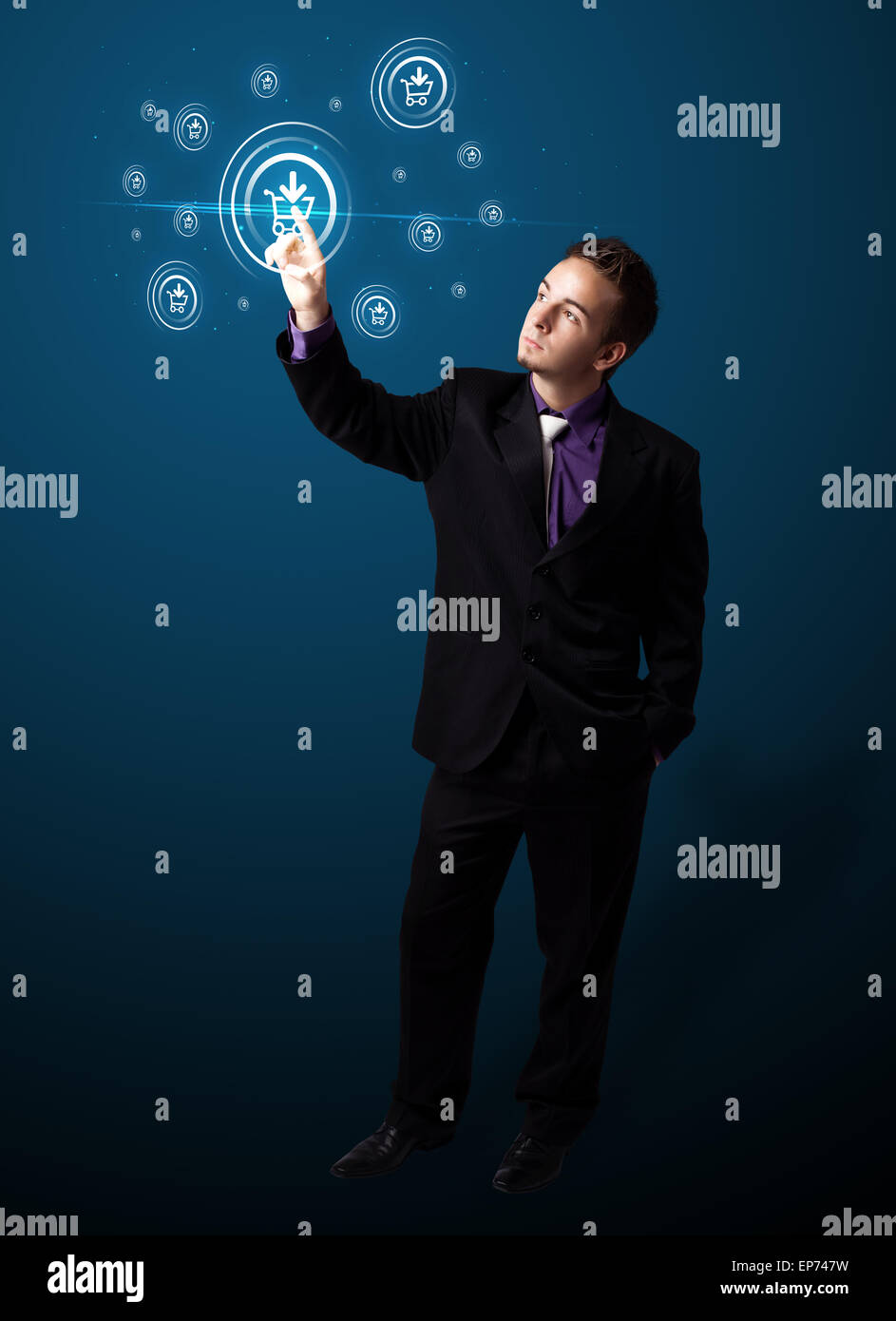 Geschäftsmann drücken virtuelle Werbung und Versandart der Symbole Stockfoto