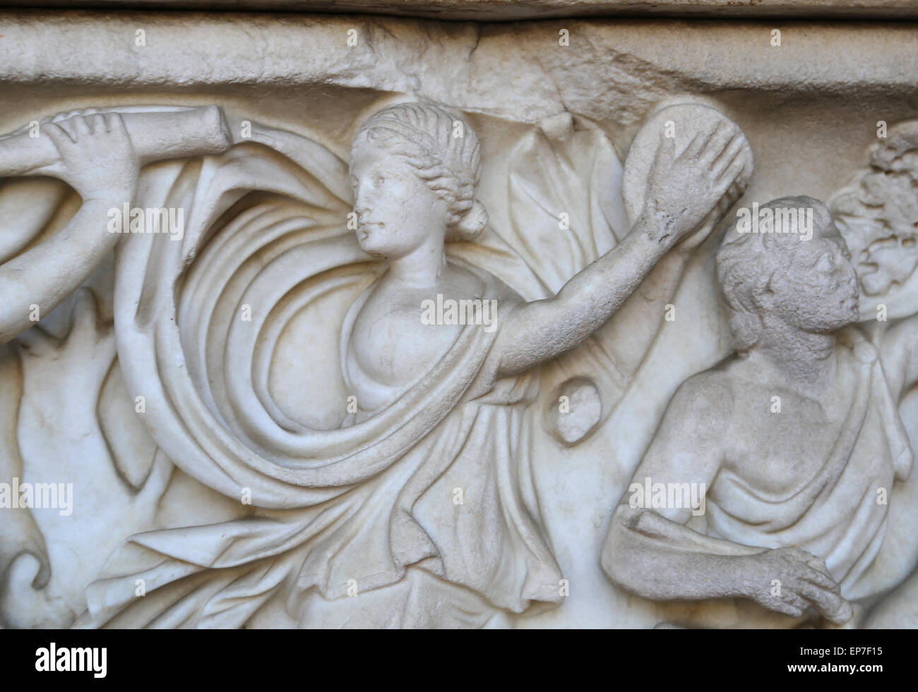 Sarkophag mit dionysischen zeremonielle Prozession auf der Vorderseite und an den Seiten und Bankettszene mit Dionysos und Arianna. Stockfoto