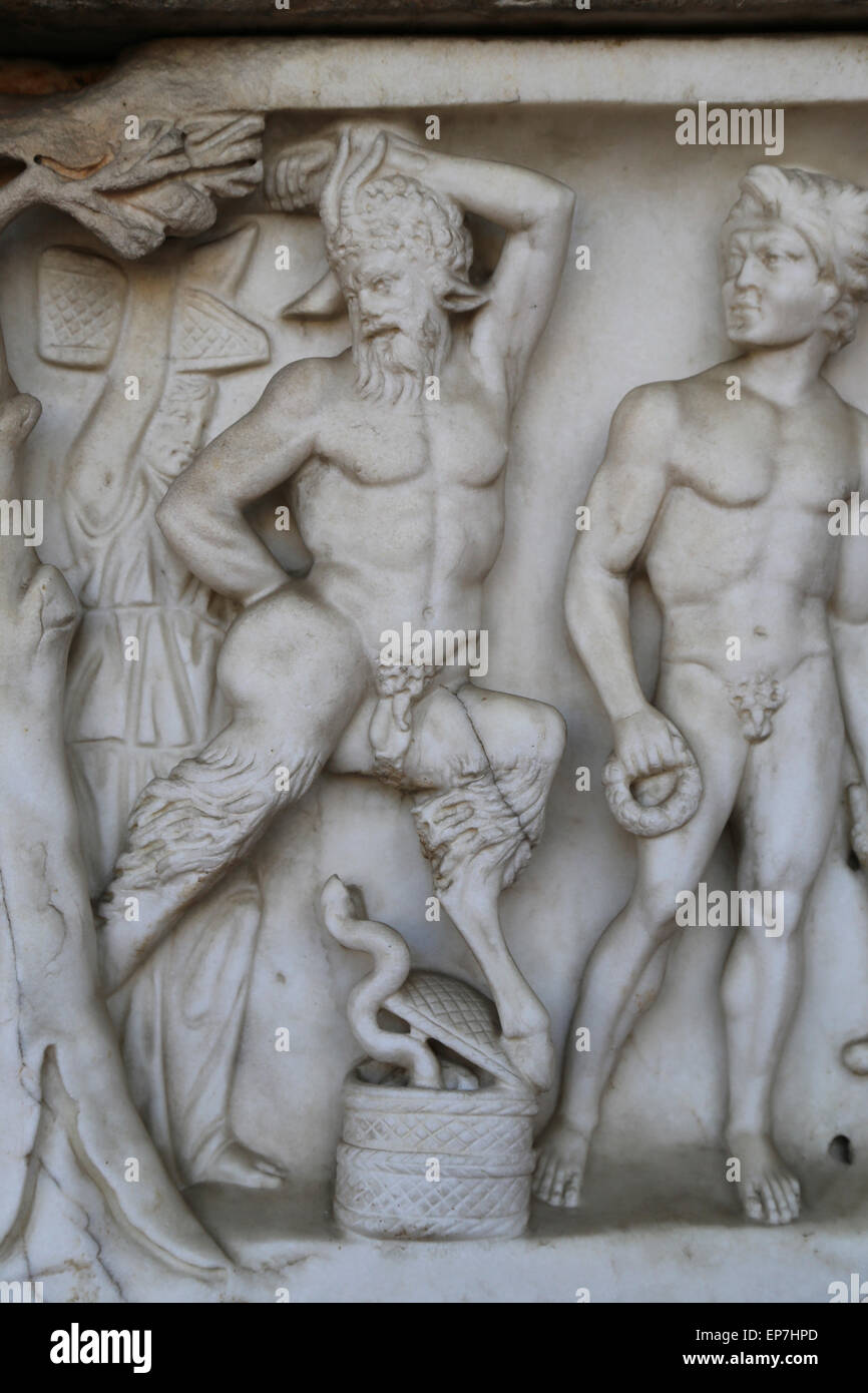 Sarkophag mit dionysischen zeremonielle Prozession. Satyr. Römischer Zeit. Relief. 160-180 N. CHR.. Stockfoto