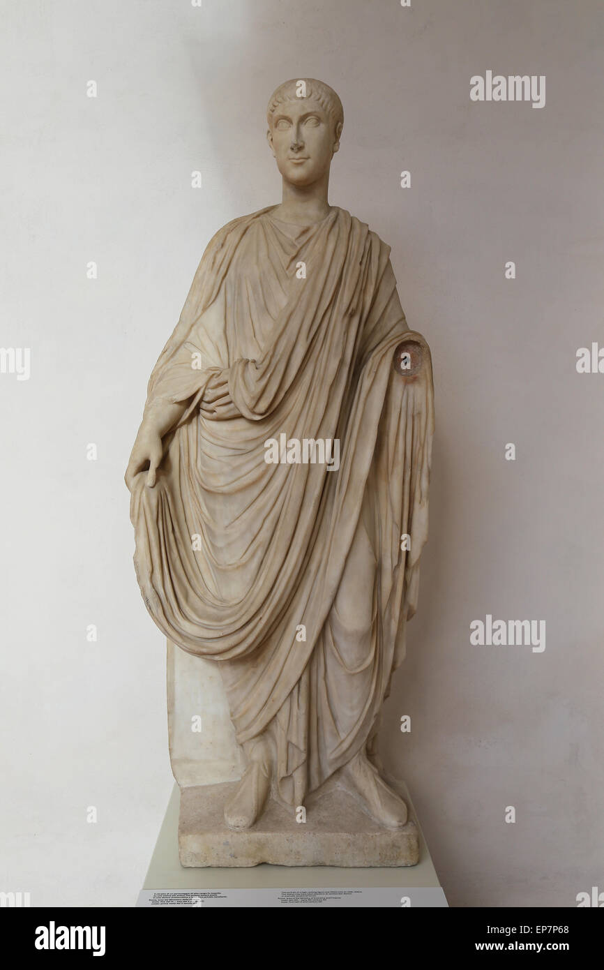Porträt einer hochrangigen Figur war eine ältere Statue angebracht. Rom. Kopf: 4.-5. c. AD Körper: erste Hälfte des 2. Jh. n. Chr. Stockfoto