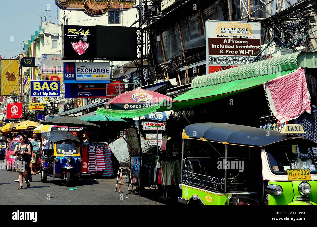 Bangkok, Thailand: Thanon Khao San mit seinen vielen Geschäften, catering für den Tourismus Stockfoto