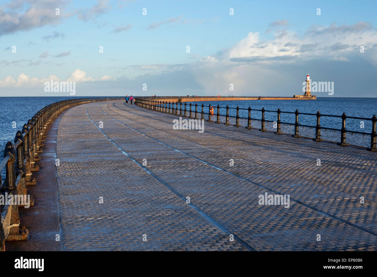 Roker Mole und Leuchtturm, Sunderland, Tyne and Wear. Stockfoto