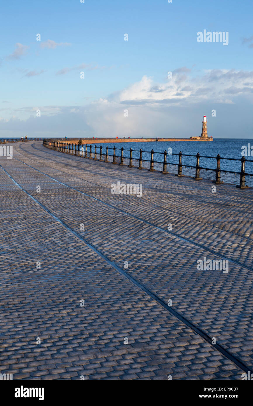 Roker Mole und Leuchtturm, Sunderland, Tyne and Wear. Stockfoto