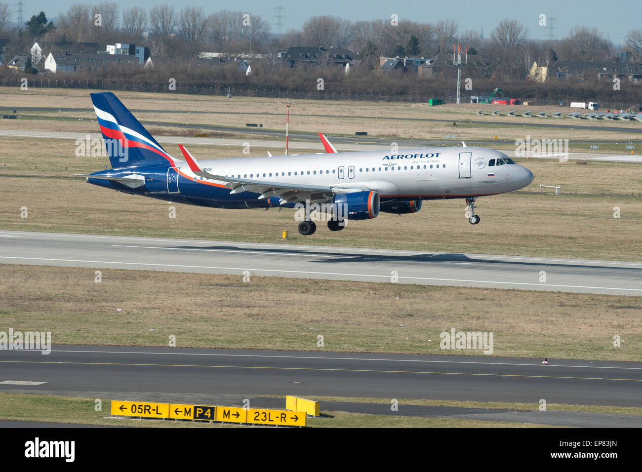 Aeroflot Airbus A320 landet auf dem Flughafen Düsseldorf International Deutschland Stockfoto