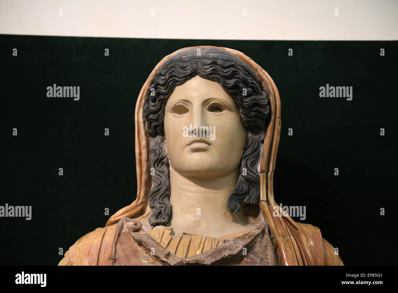 Statue der Göttin Minerva. Gekleidet in einen Chiton und Himation umfasst den Kopf. Roman. Augusteischen Zeit. Römische Nationalmuseum. Stockfoto