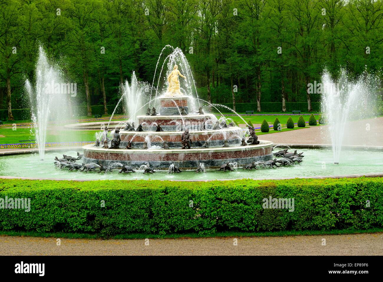 Erstaunliche Brunnen in den Gärten von Schloss Herrenchiemsee Stockfoto