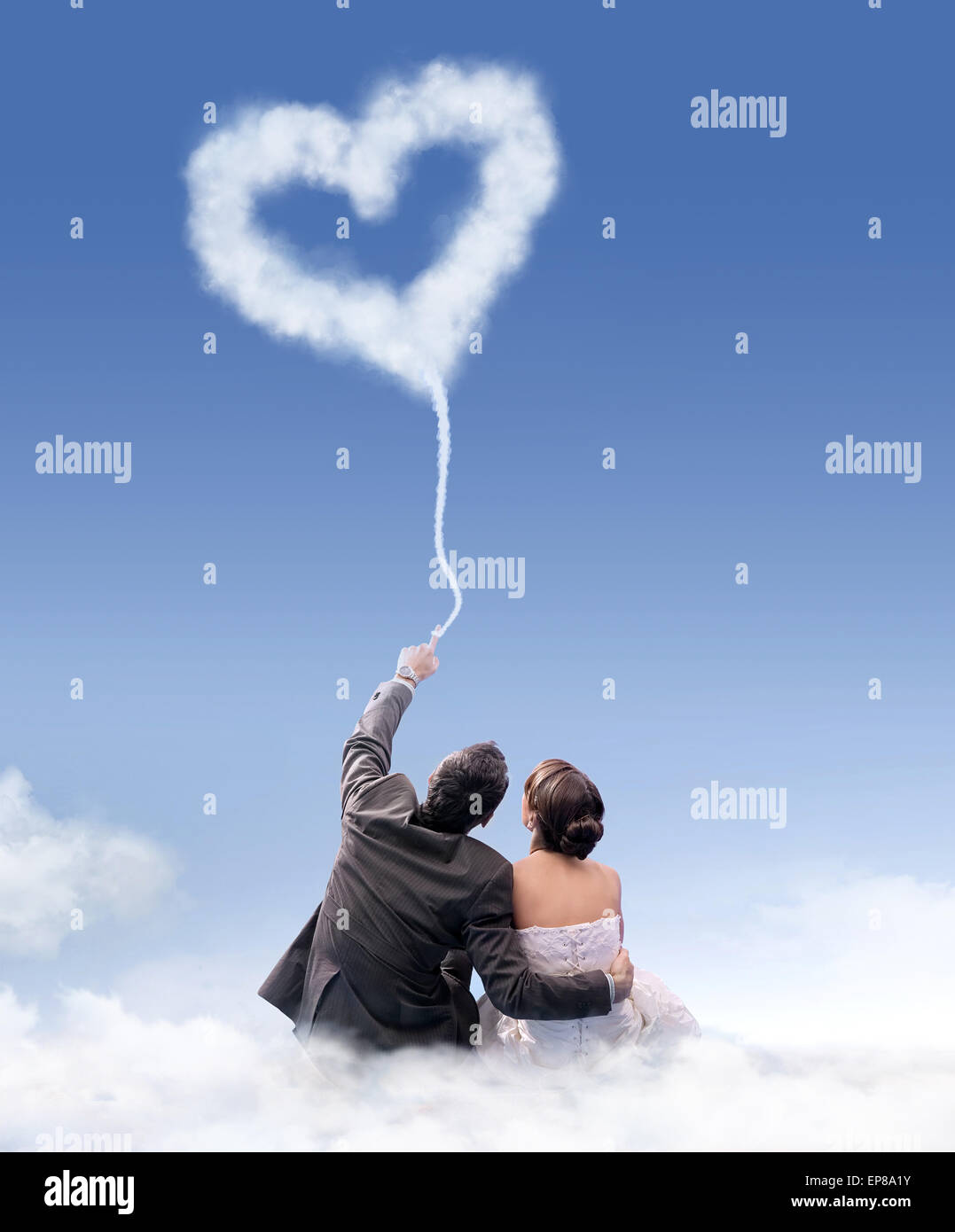 Nur Ehepaar auf die seidig Wolke sitzen Stockfoto