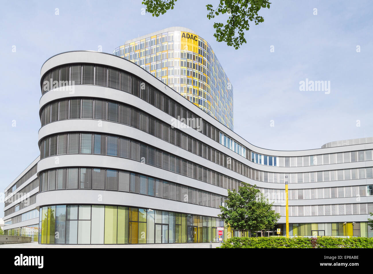 Neue Zentrale der deutschen Auto-Eigentümergemeinschaft. ADAC ist ein Automobilclub die Notfallrettung und technische Reparaturdienstleistungen auf den europäischen Straßen. Stockfoto