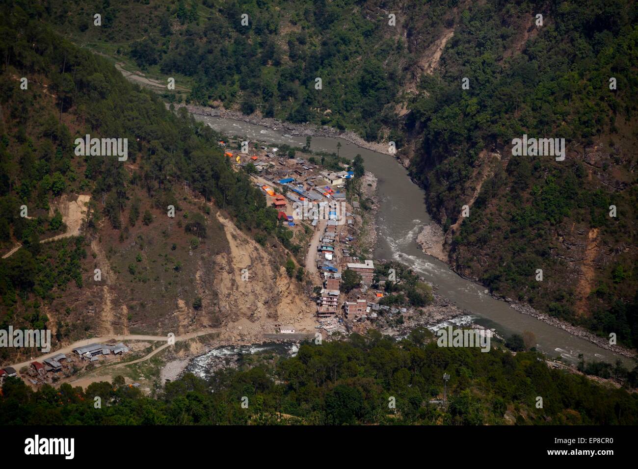 Dolakha. 14. Mai 2015. Foto aufgenommen am 14. Mai 2015 zeigt eine Luftaufnahme von Erdbeben betroffenen Region in Dolakha Bezirk, 150 km von Kathmandu, Nepal. Die Zahl der Todesopfer in ein frisches mächtig Beben, die Nepal am Dienstag getroffen hat 96 und rund 2563 kletterte auf verletzte, Nepal Polizei sagte in seinem neuesten Update am Donnerstag. Bildnachweis: Pratap Thapa/Xinhua/Alamy Live-Nachrichten Stockfoto