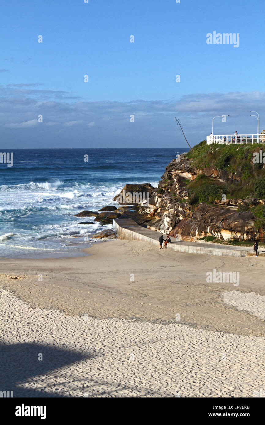 Tamarama Beach mit Blick auf das Meer Stockfoto