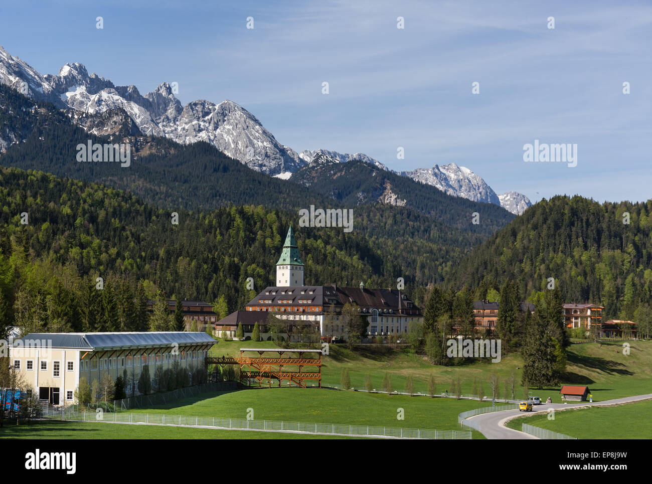 Schlosshotel Schloss Elmau, Veranstaltungsort des G7-Gipfels in 2015, das Presse-Center auf der linken Seite, Klais Stockfoto