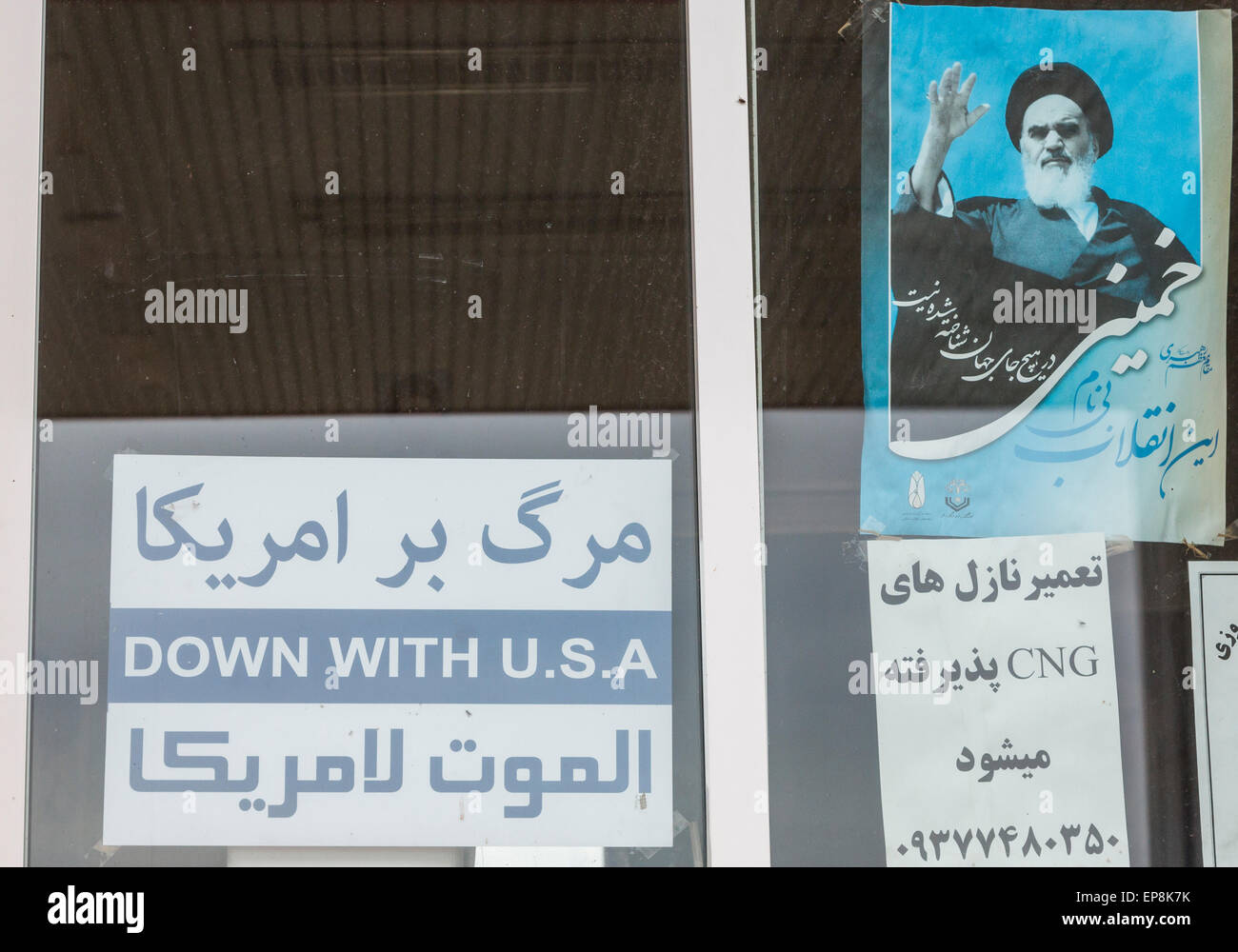 Runter mit den U.S.A. Schild im Fenster, Mahan, Iran Stockfoto