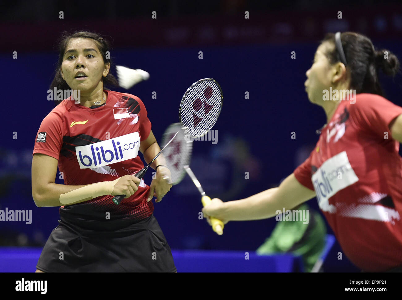 Dongguan, China Guangdong Provinz. 15. Mai 2015. Nitya Krishinda Maheswari und Greysia Polii(R) der Indonsia konkurrieren während das Viertelfinale gegen Hsieh Pei Chen und Wu-Ti Jungof Chinese Taipei am Sudirman Cup BWF Mixed Team WM 2015 in Dongguan, Guangdong Provinz Süd-China, 15. Mai 2015. © Liang Xu/Xinhua/Alamy Live-Nachrichten Stockfoto