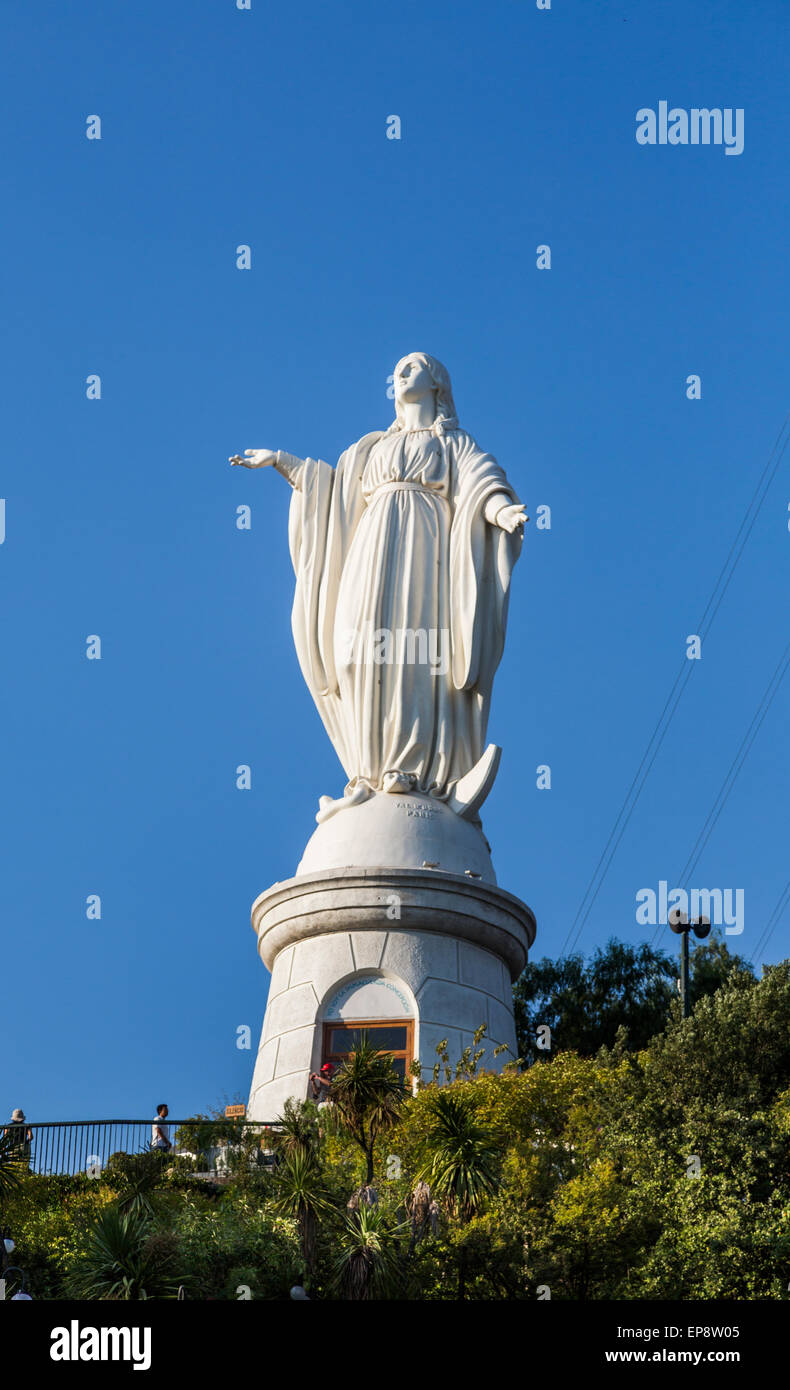 Statue der Jungfrau Maria, Cerro San Cristóbal, Santiago, Chile Stockfoto