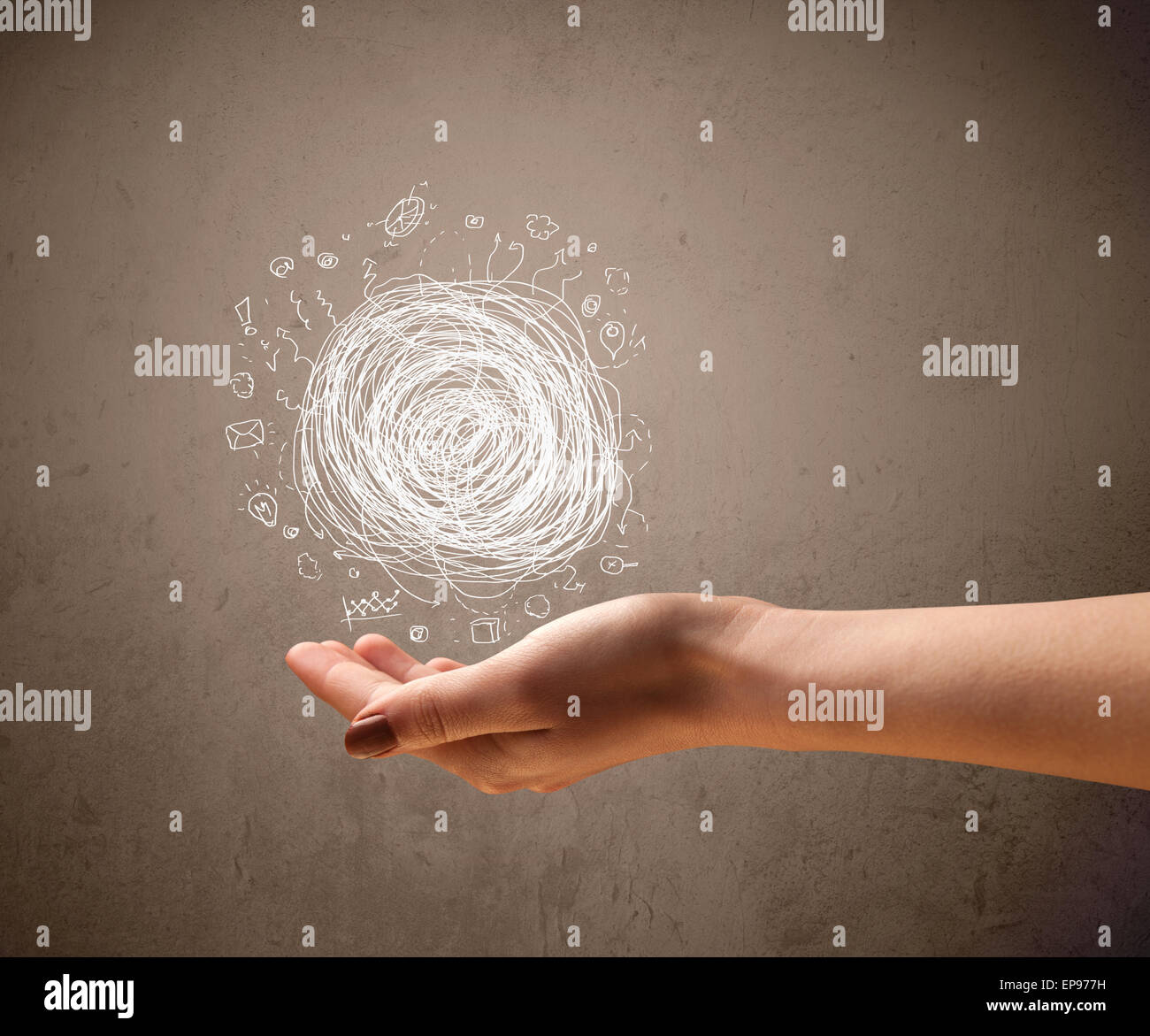 Chaos-Konzept in der Hand einer Frau Stockfoto