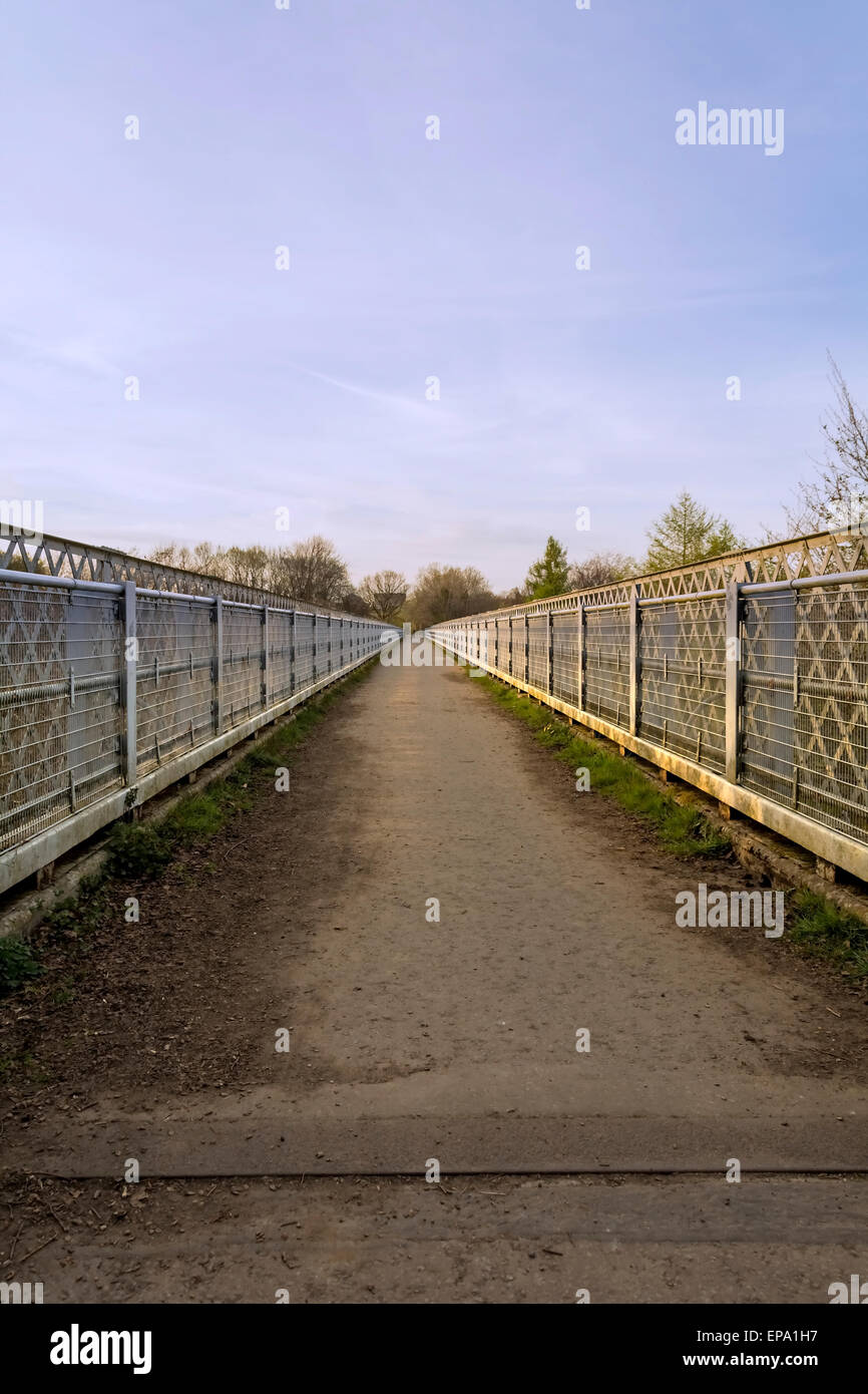 Die renovierte Bislton Glen Viadukt 140 Fuß oberhalb Bilston Burn ist jetzt ein Zyklus und Fuß Weg Loano Roslin verlinken. Stockfoto