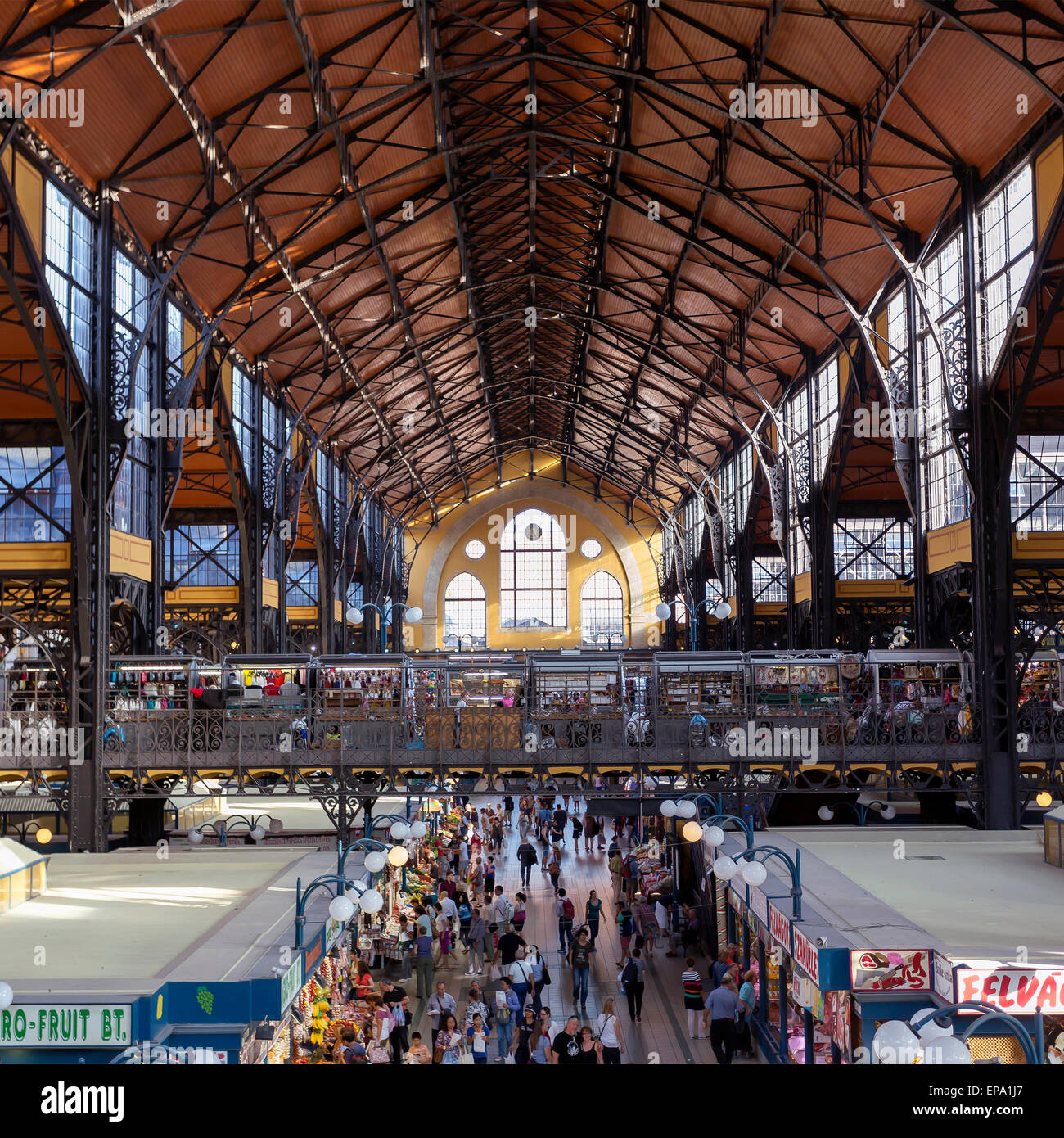 Innenansicht der zentralen Markthalle in Budapest, Ungarn Stockfoto