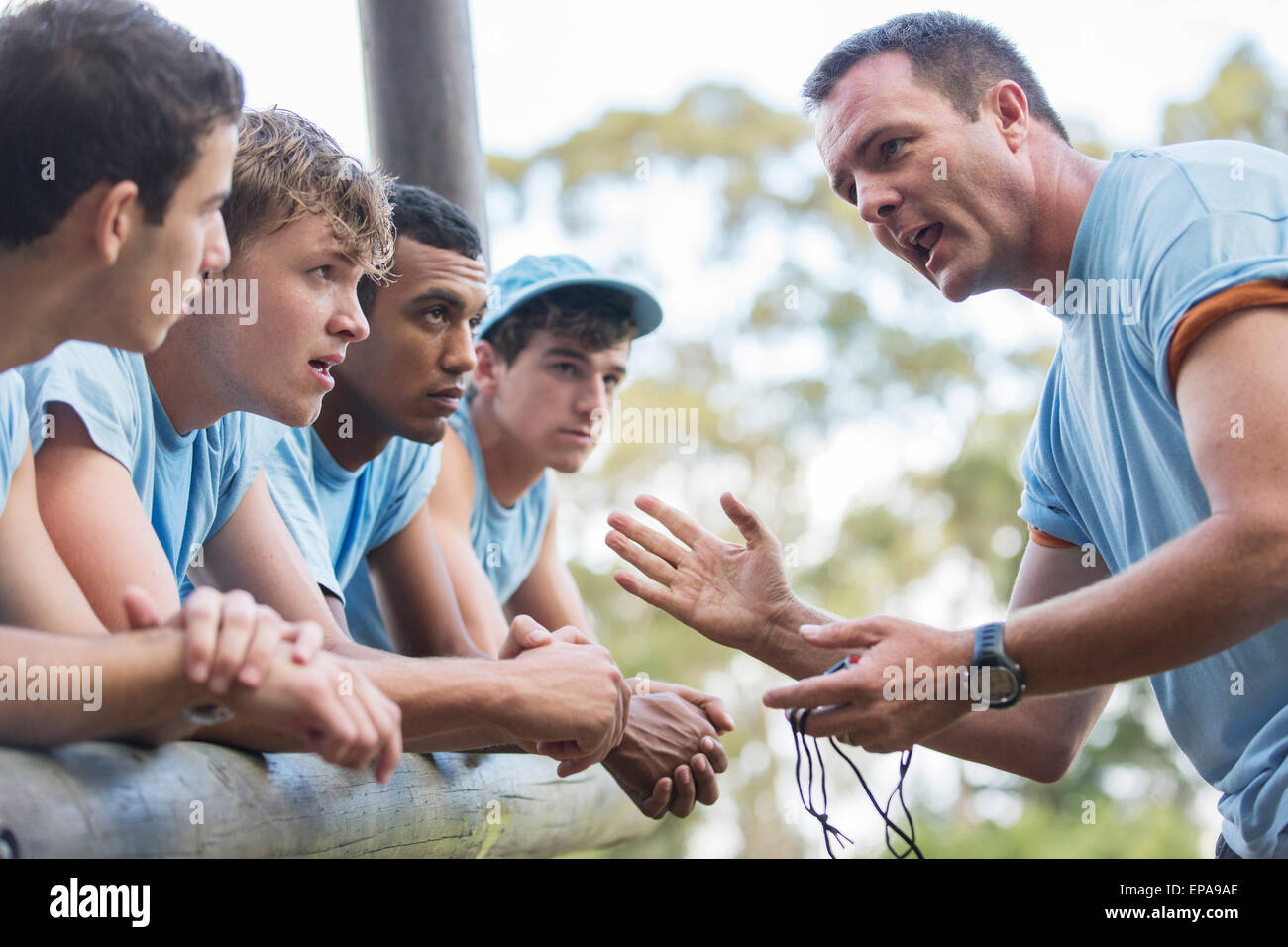 Team Leader-Bootcamp-Hindernis-Parcours Stockfoto