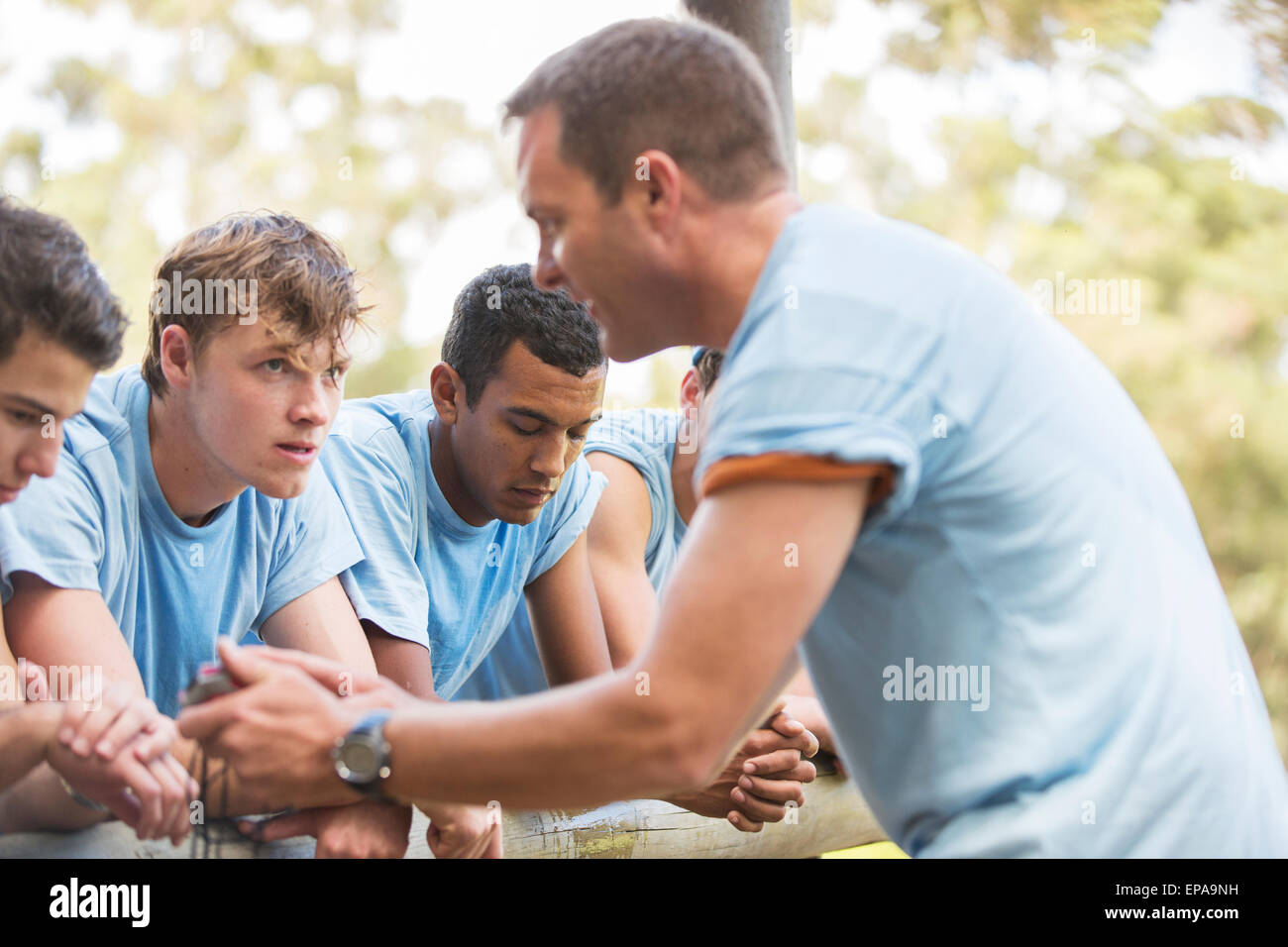 Teamleiter müde Teamkollege Bootcamp Stockfoto