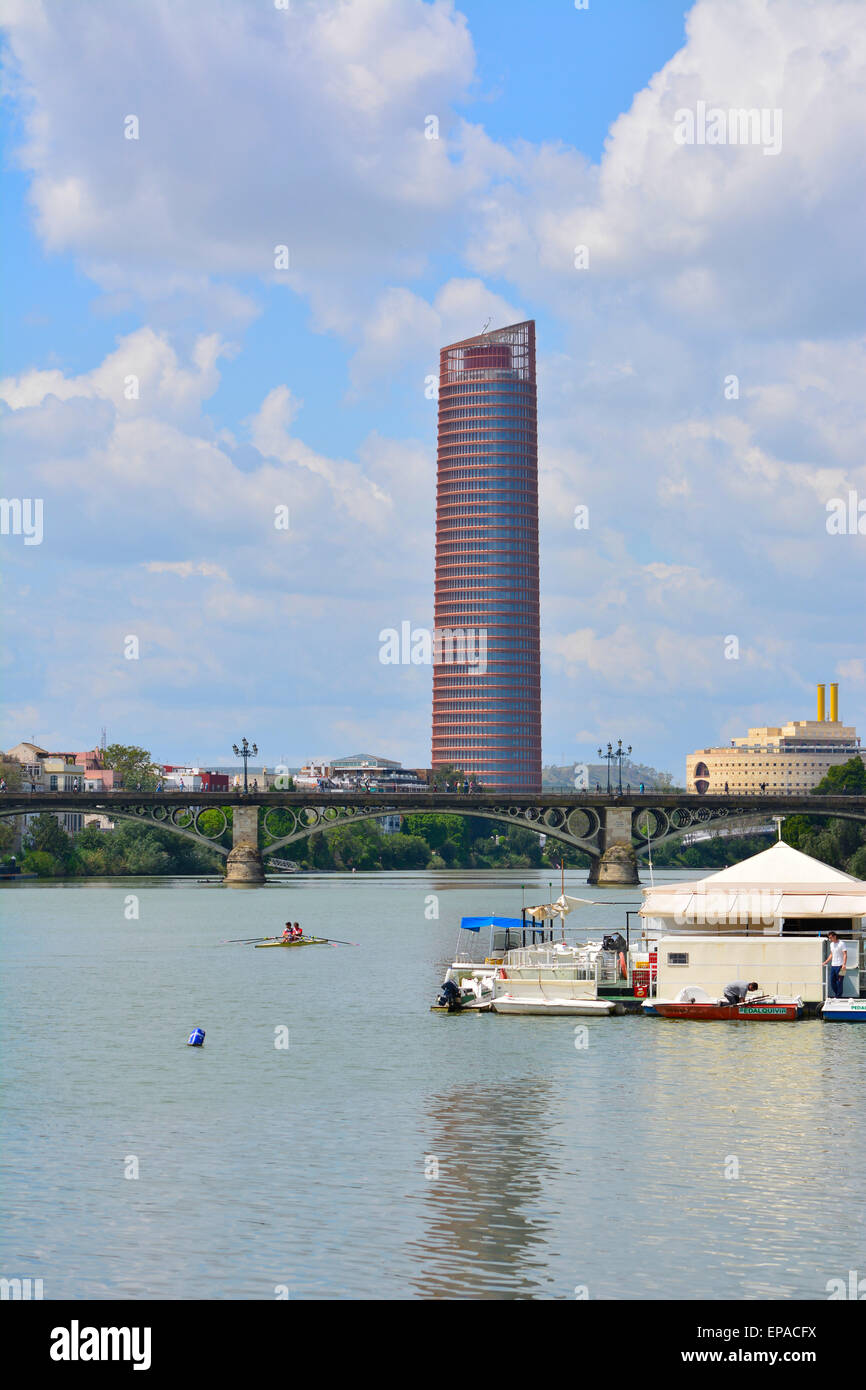 Vistas de Sevilla. Torre Pelli, Pelli Turm, Rio Guadalquivir Fluss Guadalquivir Stockfoto
