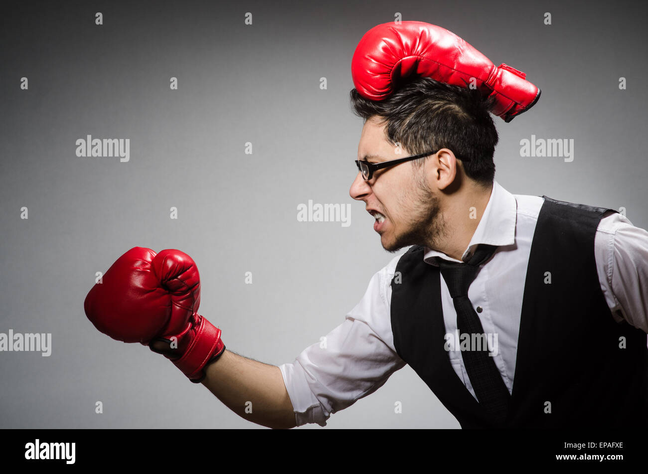 Lustige Boxer Geschäftsmann in SportKonzept Stockfoto, Bild 82595926